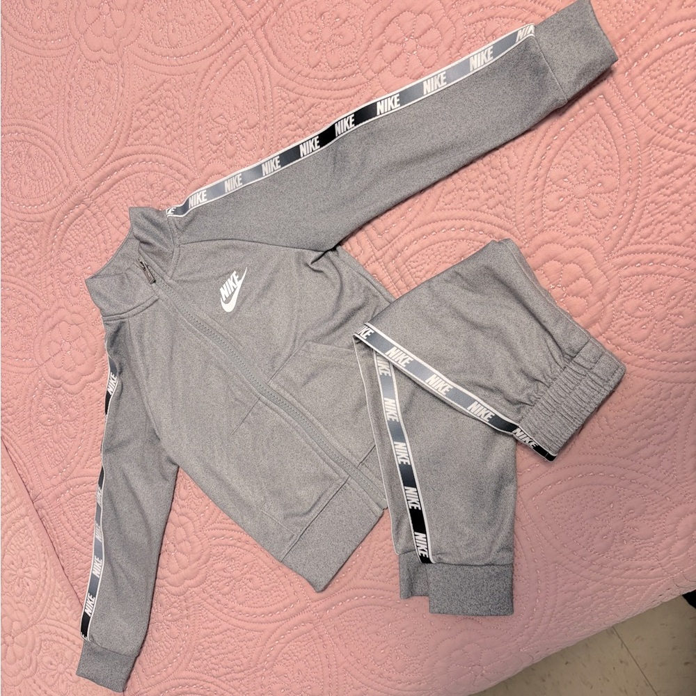 Nike toddler Boy tracksuit